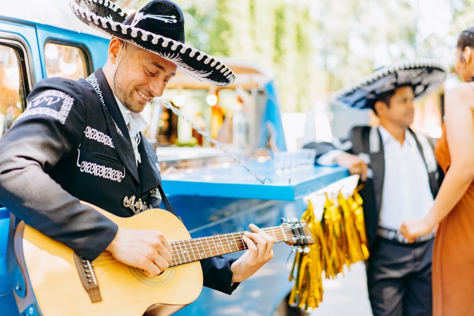 Image description: Illustration of Mexican Villancicos, showcasing diverse artists and musical styles.