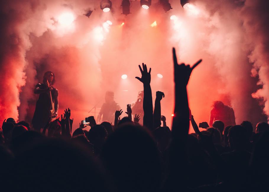 Image of the Mexican pop music scene with various artists performing on stage